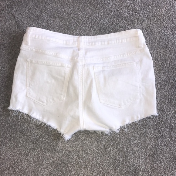 Aritzia Talula white cut-off denim shorts - Picture 4 of 6